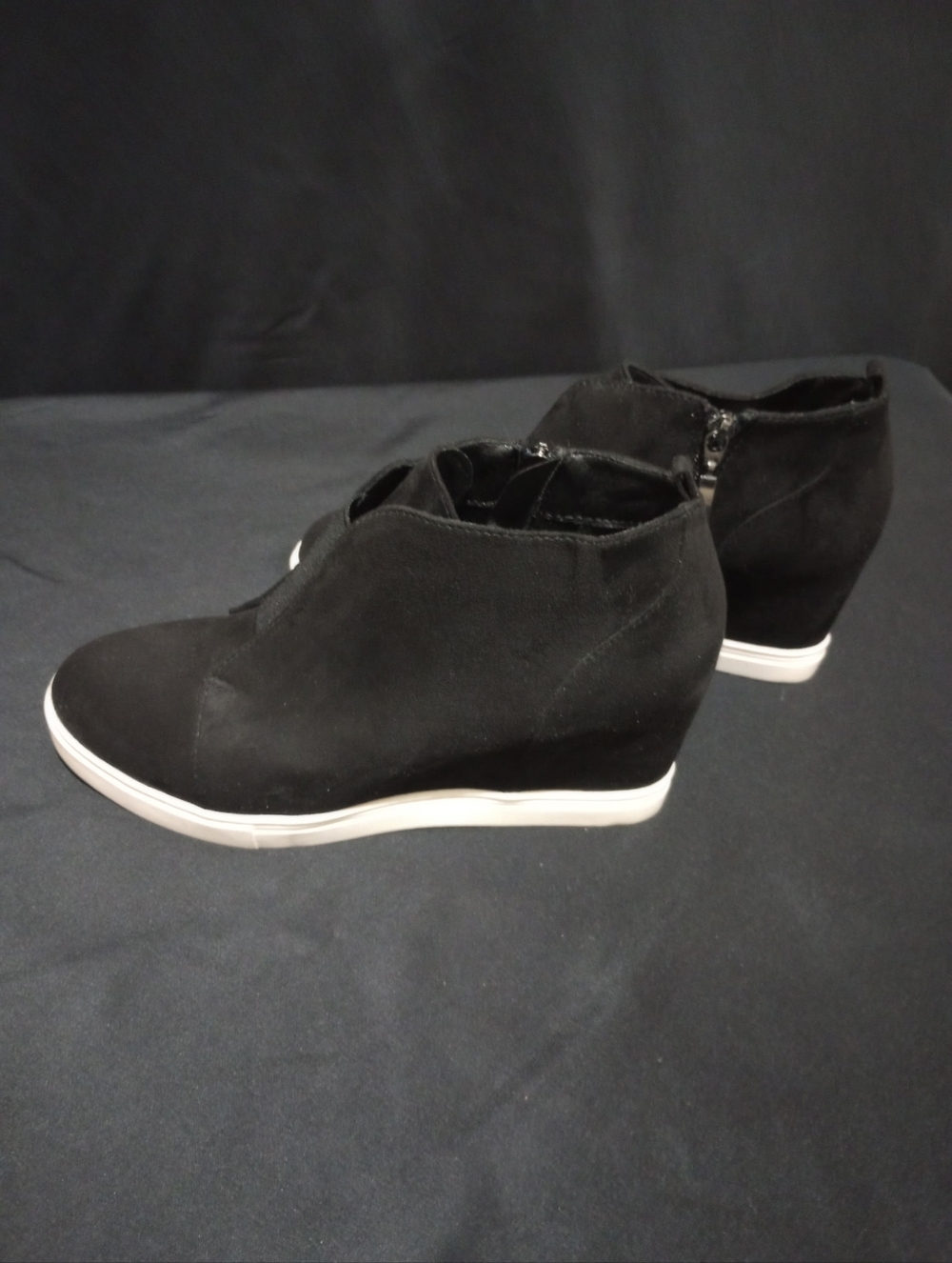 Shoes - Picture 3 of 6